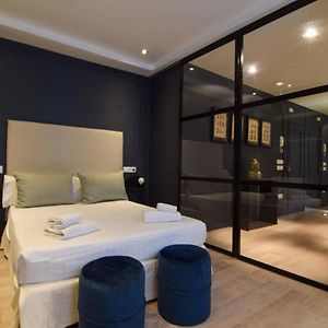 Deluxe Studio